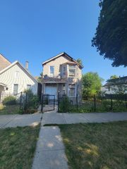 4224 W Maypole Avenue, Chicago, IL 60624