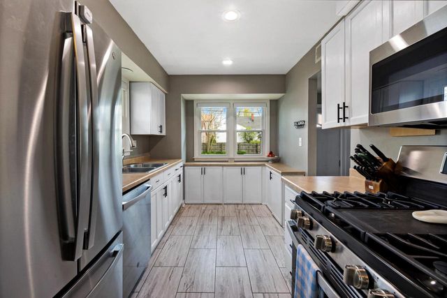 9034 Mt Vernon AVENUE, Milwaukee, WI 53226