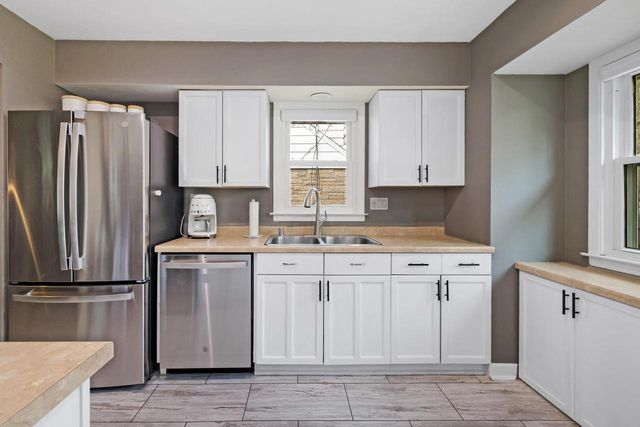 9034 Mt Vernon AVENUE, Milwaukee, WI 53226