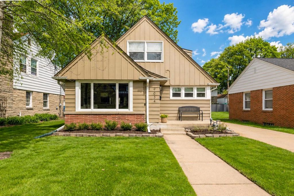 9034 Mt Vernon AVENUE, Milwaukee, WI 53226