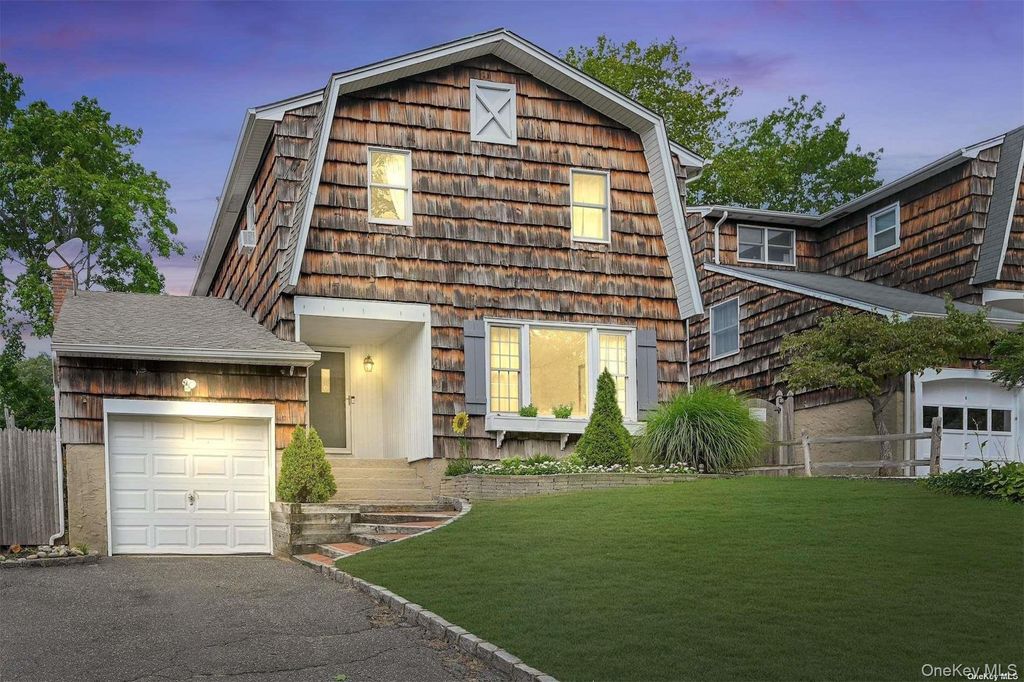 17 Franklin Court, Northport, NY 11768 — photo 2