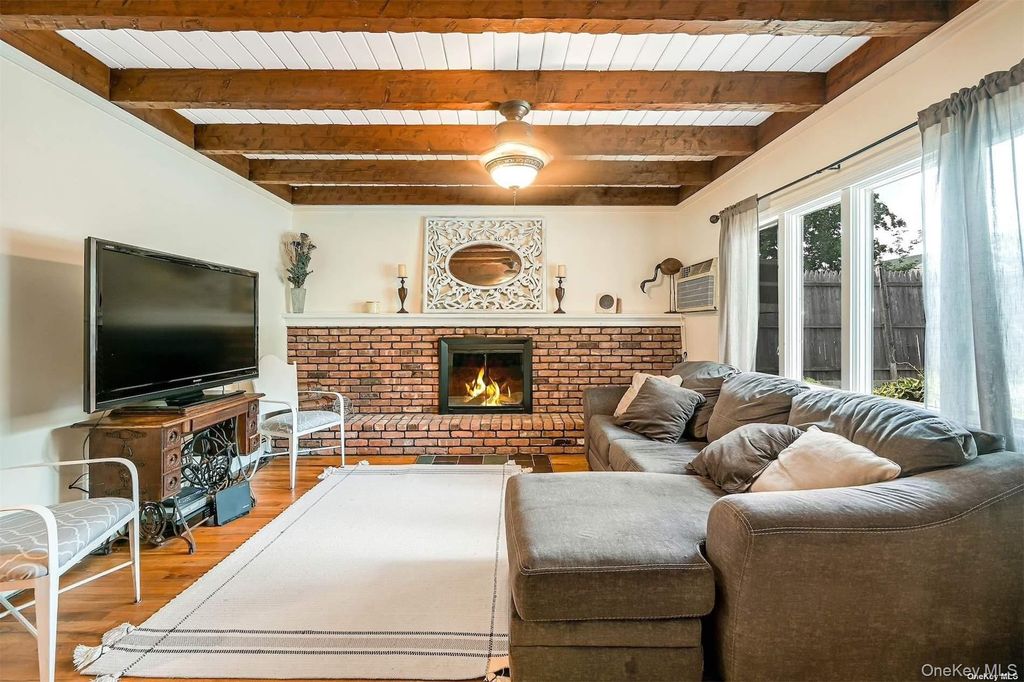 17 Franklin Court, Northport, NY 11768 — photo 4