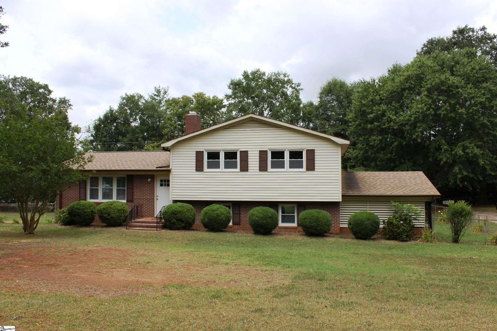 190 Clearview Hts, Boiling Springs, SC 29316