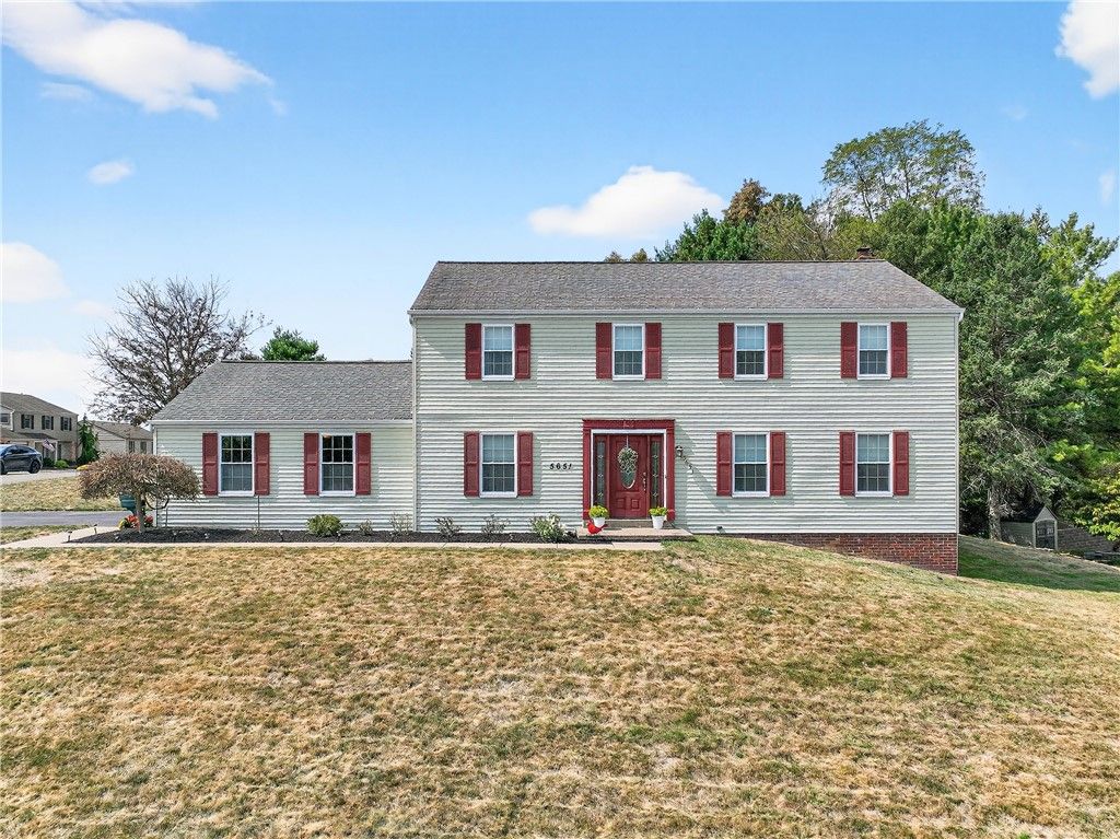 5651 Wilson Dr, Bethel Park, PA 15102