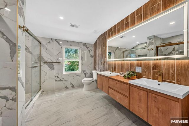189 Woodland Avenue, Westwood, NJ 07675