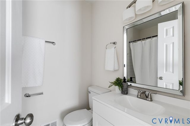 9703 Groundhog Dr, Richmond, VA 23235