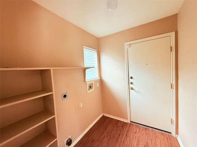 5313 Hutchinson DR, Austin, TX 78723