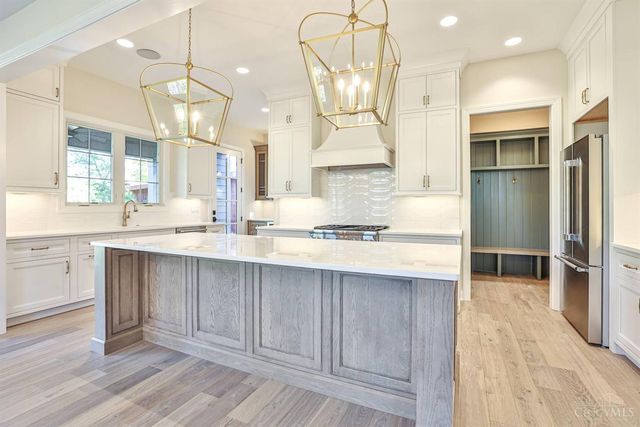 7556 Shawnee Run Road, Madeira, OH 45243