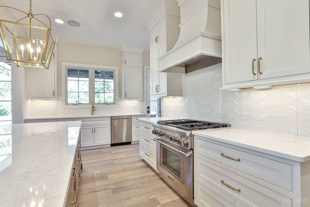 7556 Shawnee Run Road, Madeira, OH 45243