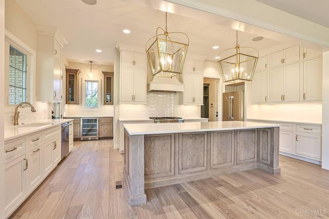 7556 Shawnee Run Road, Madeira, OH 45243