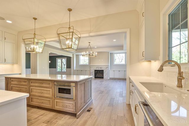 7556 Shawnee Run Road, Madeira, OH 45243