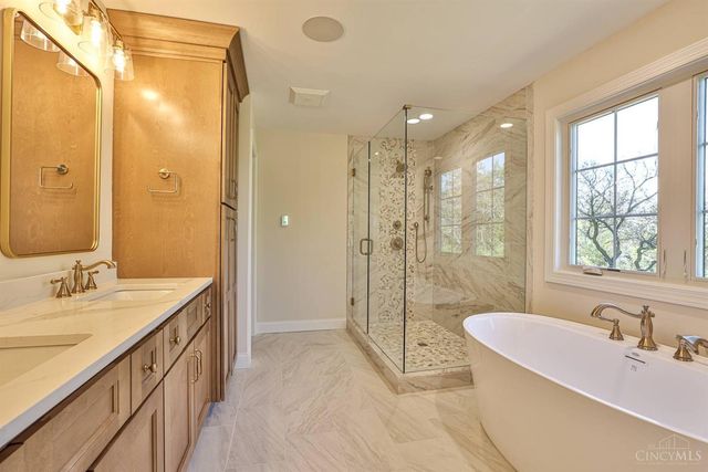 7556 Shawnee Run Road, Madeira, OH 45243