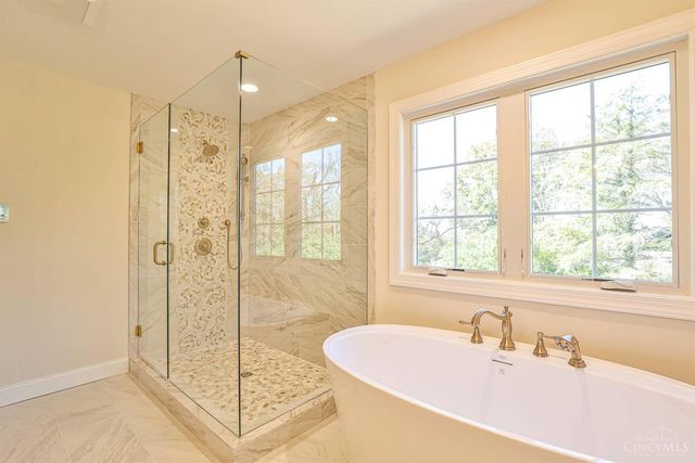 7556 Shawnee Run Road, Madeira, OH 45243