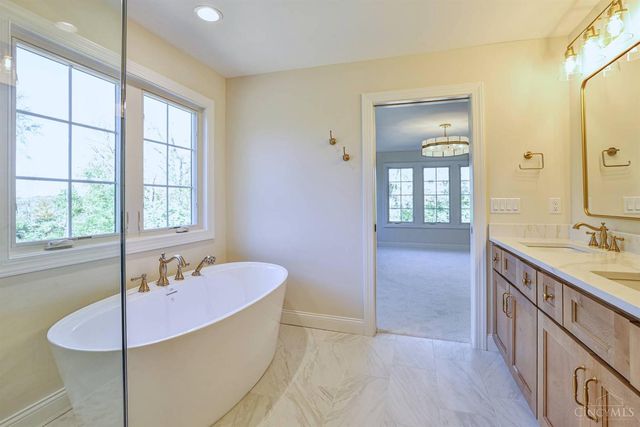 7556 Shawnee Run Road, Madeira, OH 45243