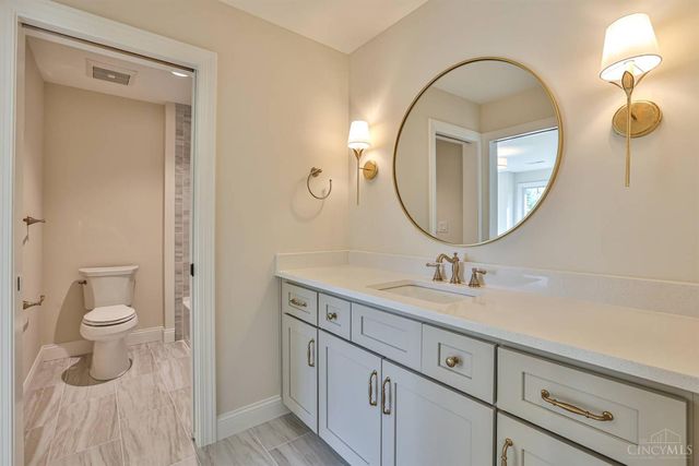 7556 Shawnee Run Road, Madeira, OH 45243