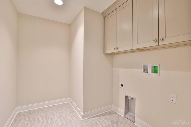 7556 Shawnee Run Road, Madeira, OH 45243