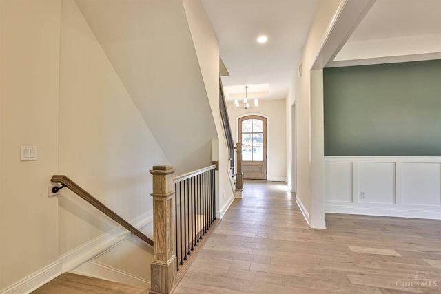 7556 Shawnee Run Road, Madeira, OH 45243