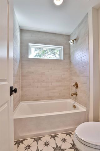 7556 Shawnee Run Road, Madeira, OH 45243