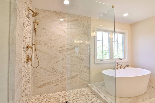 7556 Shawnee Run Road, Madeira, OH 45243