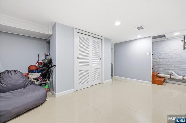 42 S Demarest Avenue, Bergenfield, NJ 07621