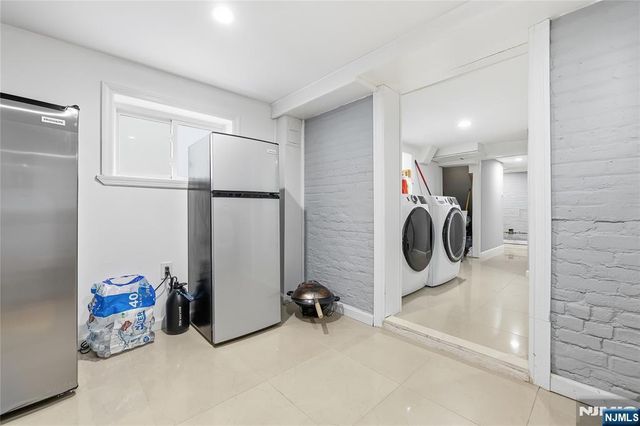 42 S Demarest Avenue, Bergenfield, NJ 07621