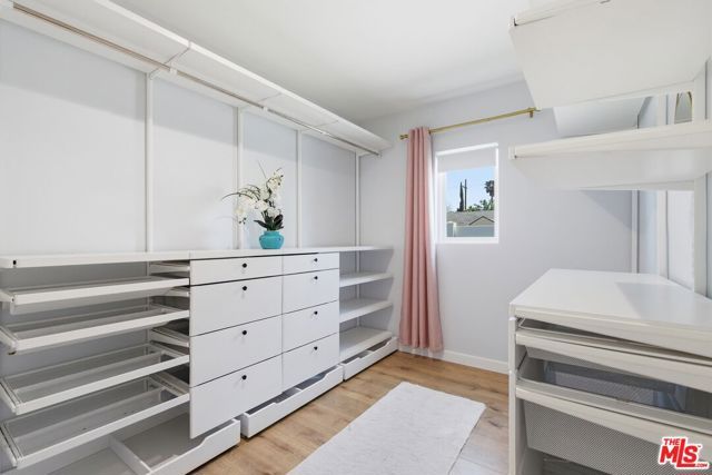 17320 Tiara Street, Encino (los Angeles), CA 91316