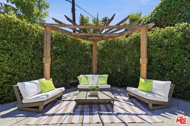 17320 Tiara Street, Encino (los Angeles), CA 91316