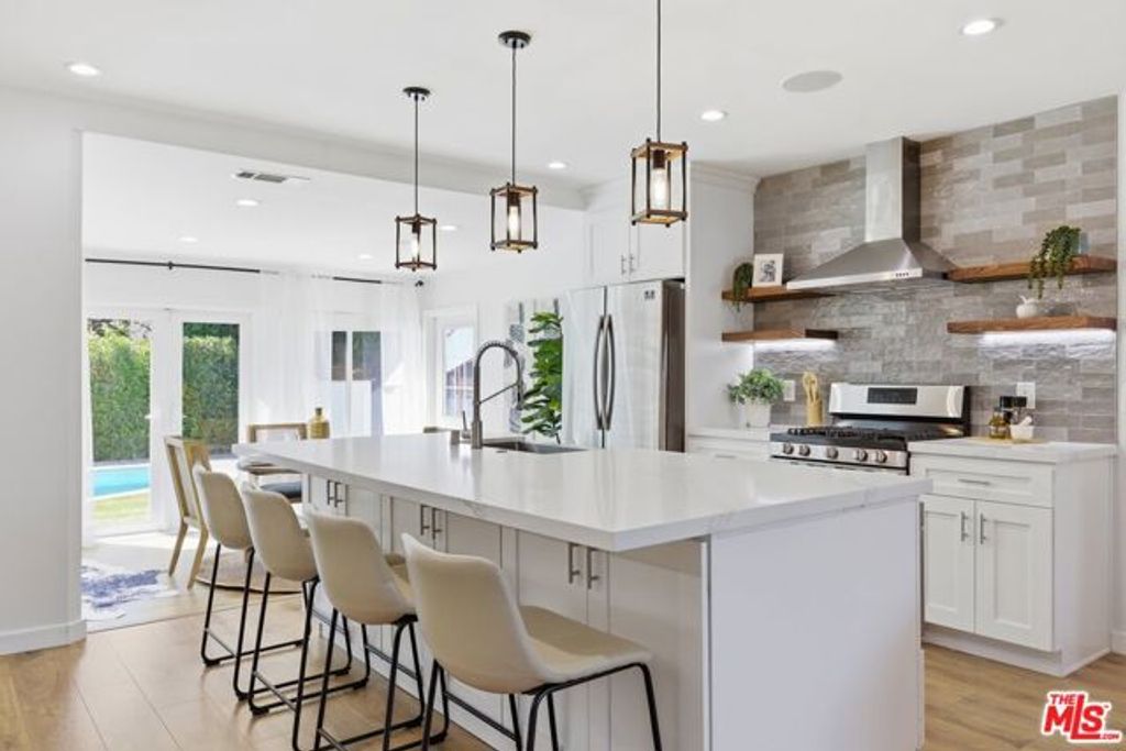 17320 Tiara Street, Encino (los Angeles), CA 91316