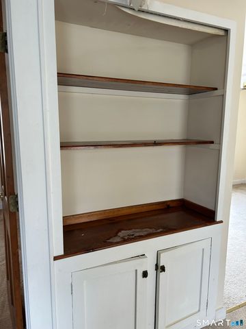 14 Pleasant Street, Danbury, CT 06811