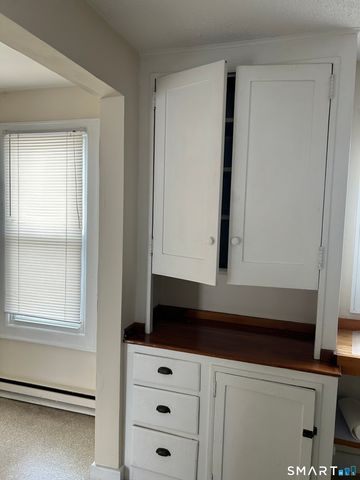 14 Pleasant Street, Danbury, CT 06811