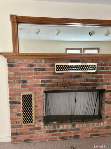 14 Pleasant Street, Danbury, CT 06811