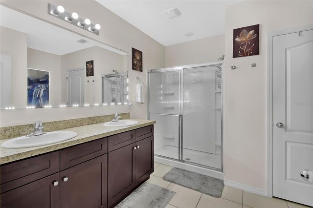 813 OAK HOLLOW LOOP, Deland, FL 32724