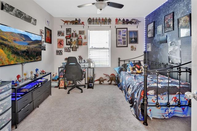 813 OAK HOLLOW LOOP, Deland, FL 32724