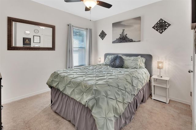 813 OAK HOLLOW LOOP, Deland, FL 32724