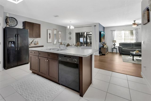 813 OAK HOLLOW LOOP, Deland, FL 32724