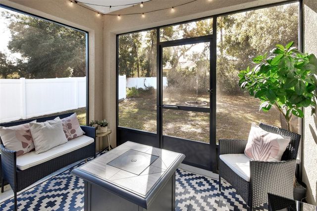 813 OAK HOLLOW LOOP, Deland, FL 32724