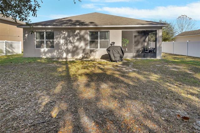 813 OAK HOLLOW LOOP, Deland, FL 32724