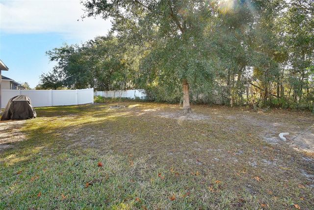 813 OAK HOLLOW LOOP, Deland, FL 32724
