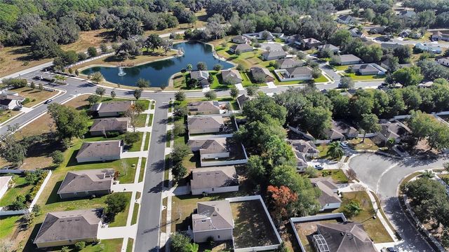 813 OAK HOLLOW LOOP, Deland, FL 32724