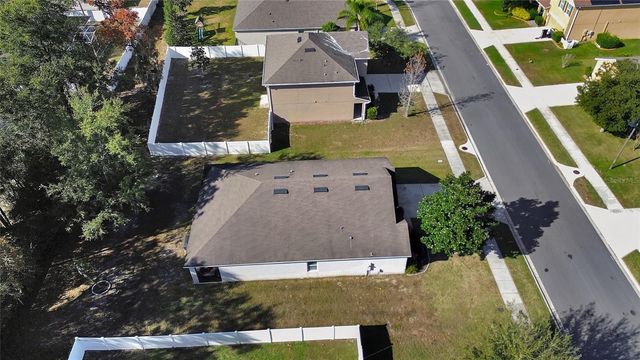 813 OAK HOLLOW LOOP, Deland, FL 32724