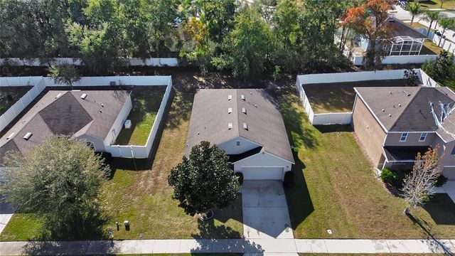 813 OAK HOLLOW LOOP, Deland, FL 32724