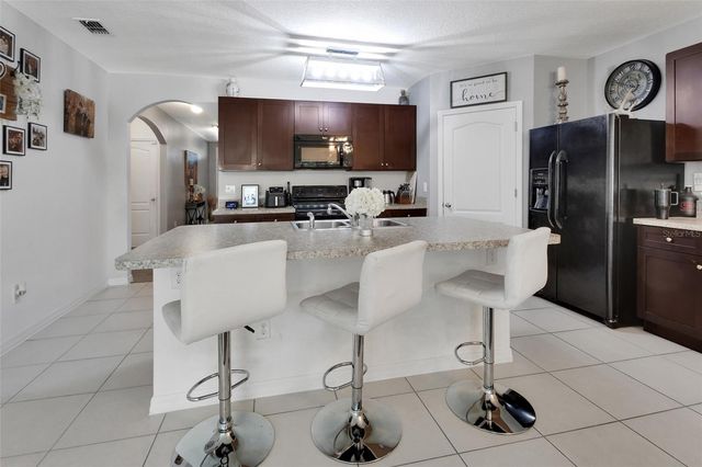 813 OAK HOLLOW LOOP, Deland, FL 32724