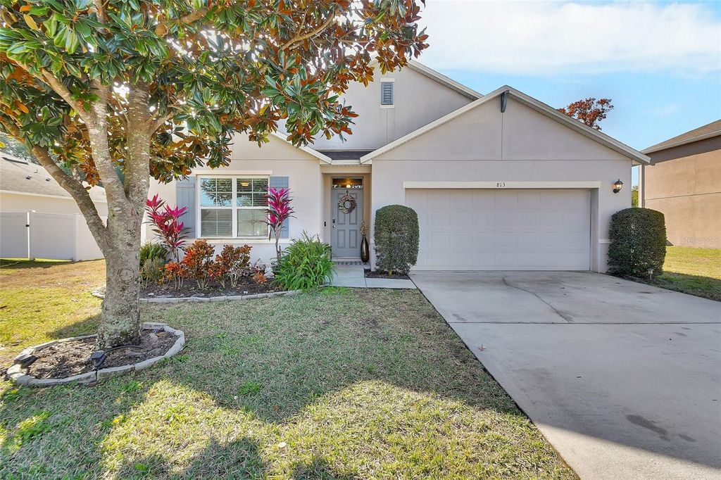 813 OAK HOLLOW LOOP, Deland, FL 32724