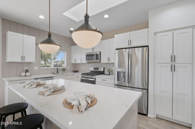 22408 N LAS VEGAS Drive, Sun City West, AZ 85375