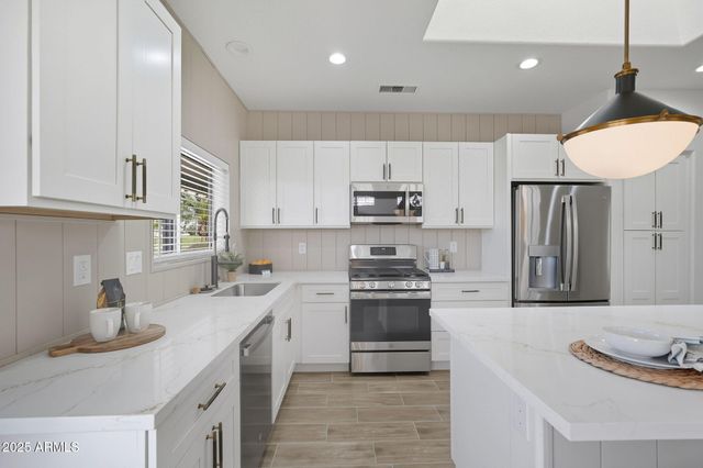 22408 N LAS VEGAS Drive, Sun City West, AZ 85375