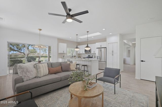 22408 N LAS VEGAS Drive, Sun City West, AZ 85375