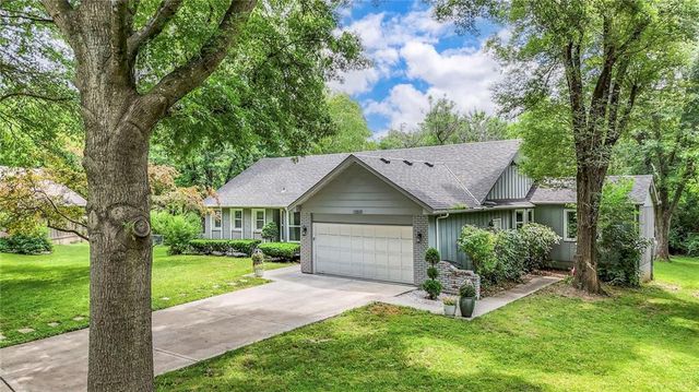 10501 Sagamore Road, Leawood, KS 66206