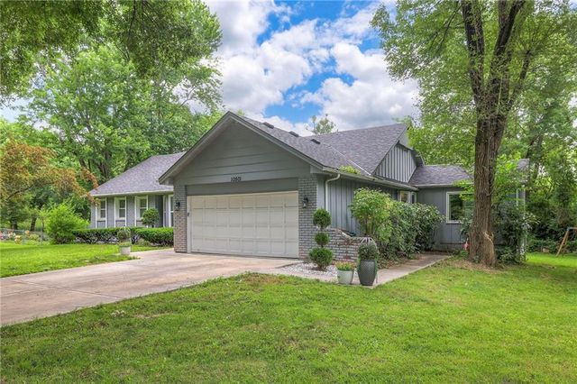 10501 Sagamore Road, Leawood, KS 66206