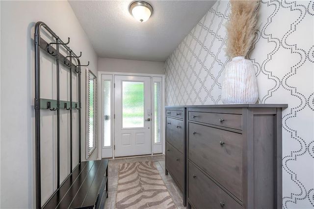 10501 Sagamore Road, Leawood, KS 66206