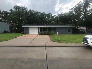 151 Oak Drive, Lake Jackson, TX 77566